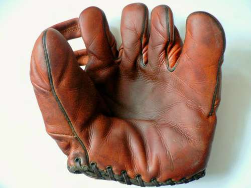 Joe DiMaggio Spalding 233 Front Mike